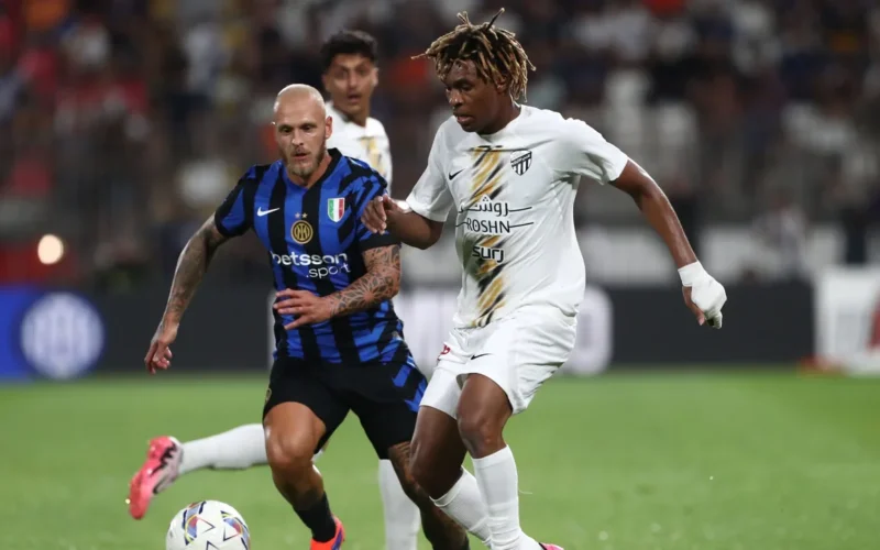 صفقة تبادلية.. فواز الصقور يعود لصفوف الشباب بعد تجربة قصيرة مع نادي الاتحاد